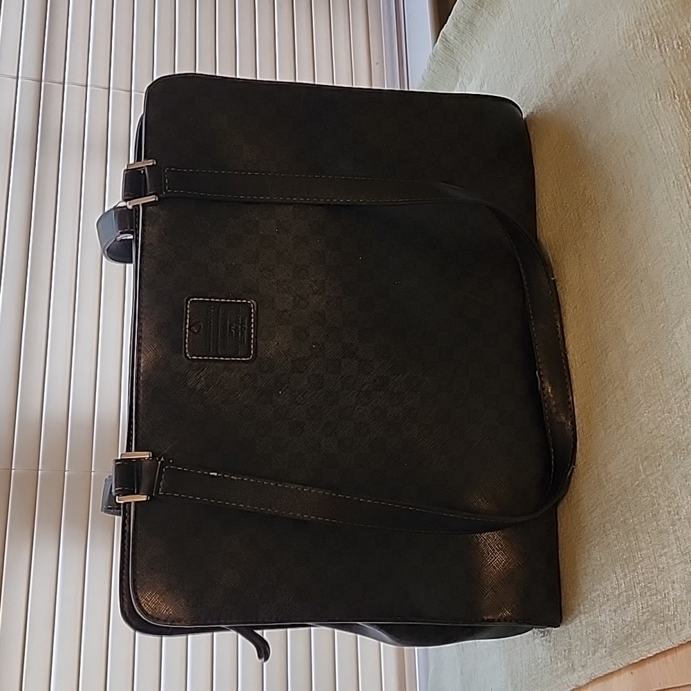 LIZ CLAIBORNE HANDBAG